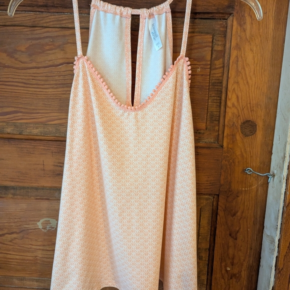 Soft Pink Tank Top with Spaghetti Straps and V-Neck - Picture 1 of 10